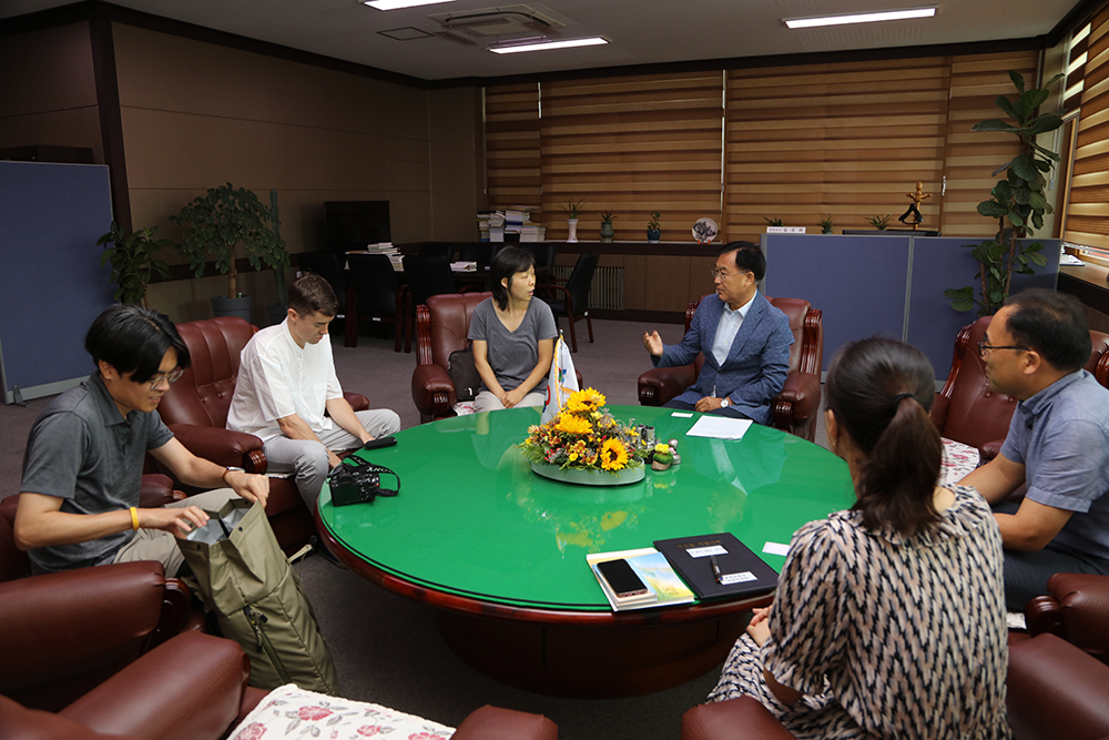 20190727 영국 잡지사 인터뷰